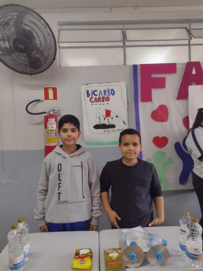 Escola LeocÃ¡dio JosÃ© Correia realizou a Feira de CiÃªncias com os Alunos do 5Âº ano